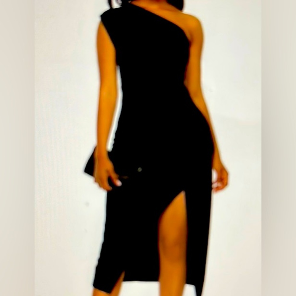 New Beautiful Shimmery Elegant Black Dress
